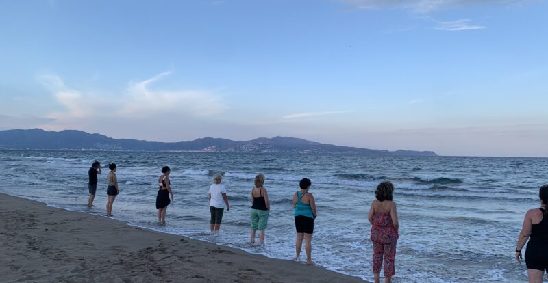 Imagen de la noticia MATINAL DE YOGA Y MEDITACIÓN EN LA PLAYA ROSES